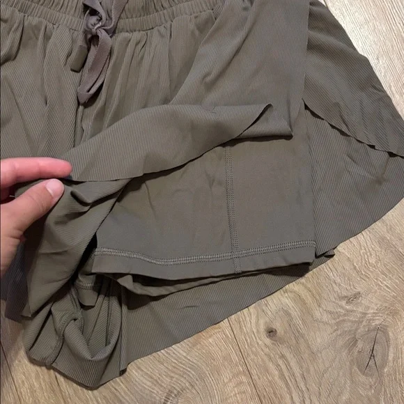 JoyLab Double Layer Runner Shorts 2.5” taupe - Picture 2 of 5